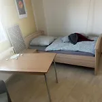 ゲストハウス 6 Und